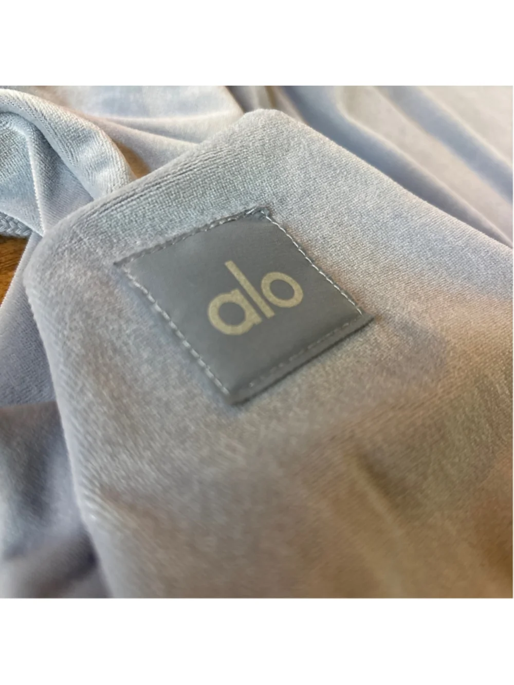 Alo Yoga Velour glimmer Full -Zip Hoodie cropped